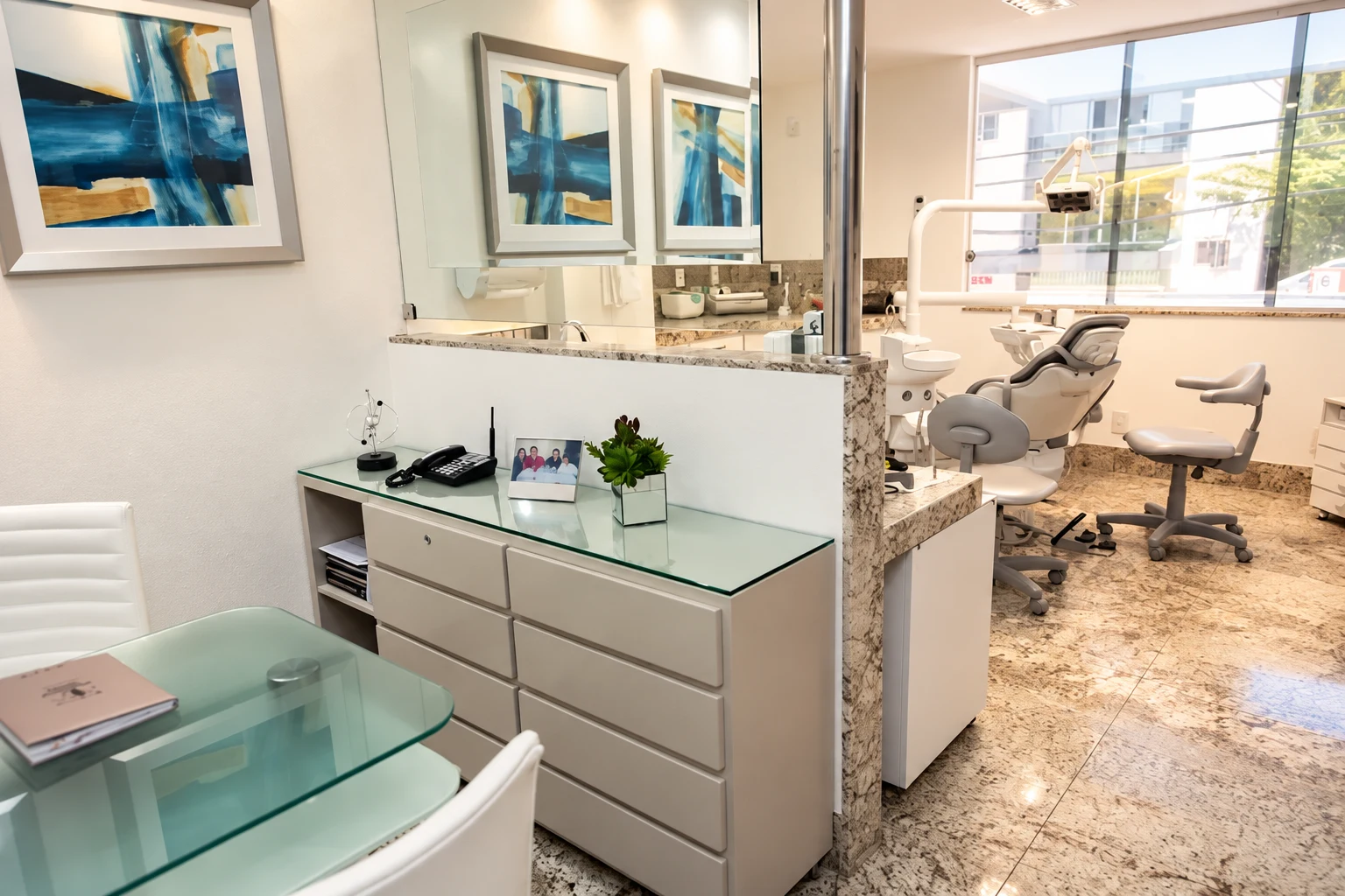 Sala de atendimento e consultório
