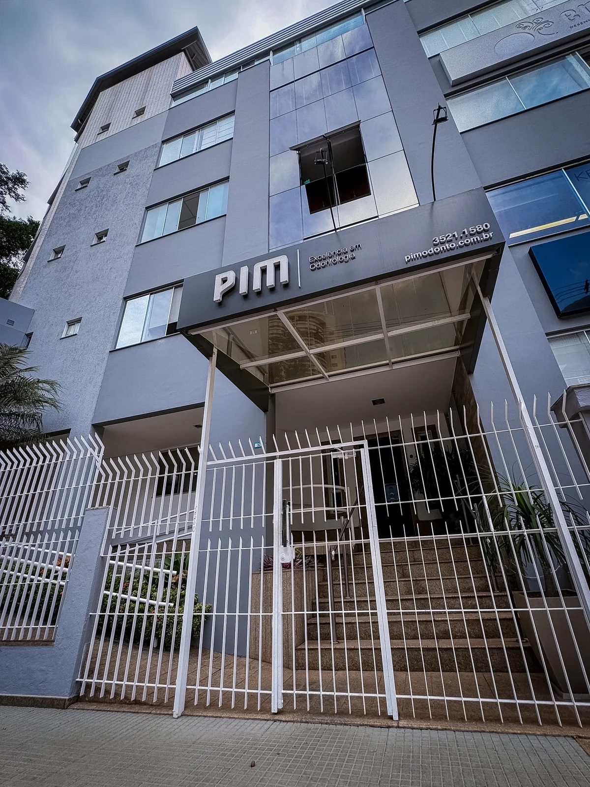 Fachada da PIM Odontologia