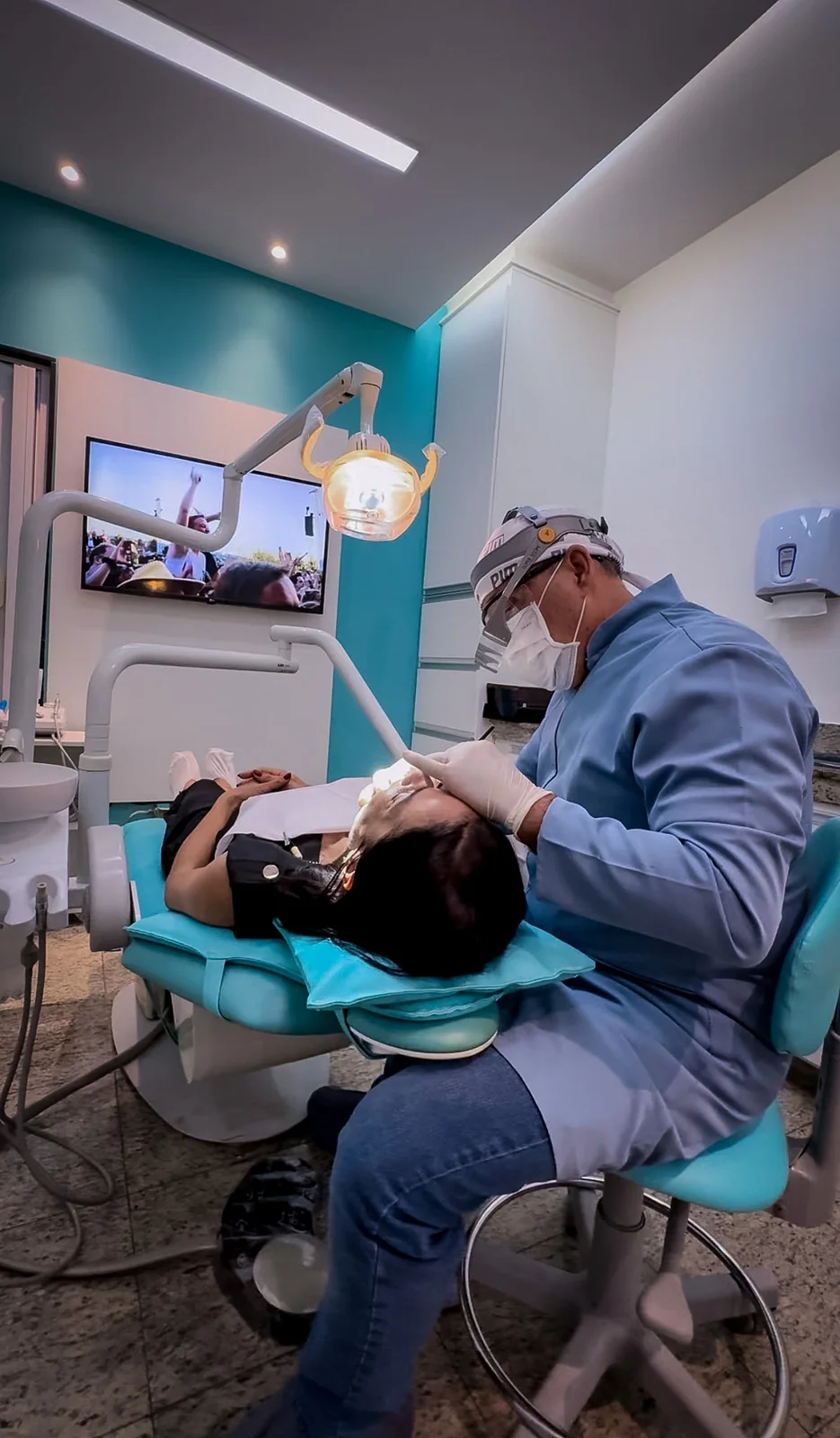 Atendimento na cadeira odontológica